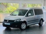 Volkswagen Caddy Maxi Roncalli Behindertengerecht-Rampe - Volkswagen Caddy aus 2011: Roncalli