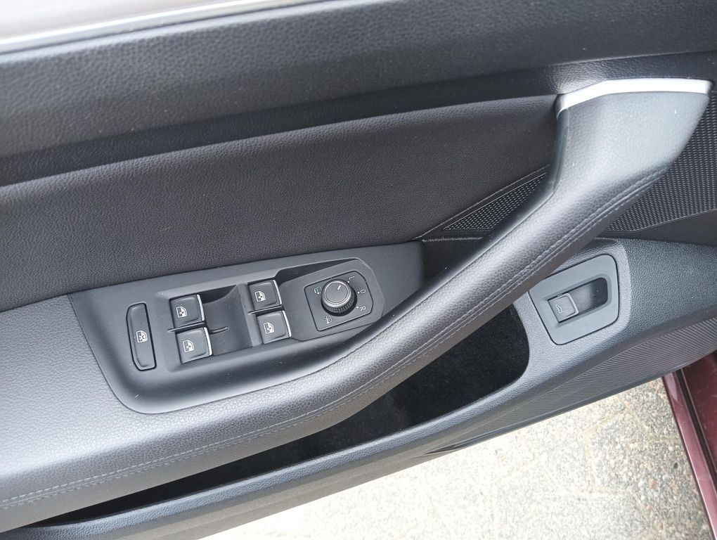 Fahrzeugabbildung Volkswagen Passat Variant Highline 1.8 TSI DSG+Standh+AHK+