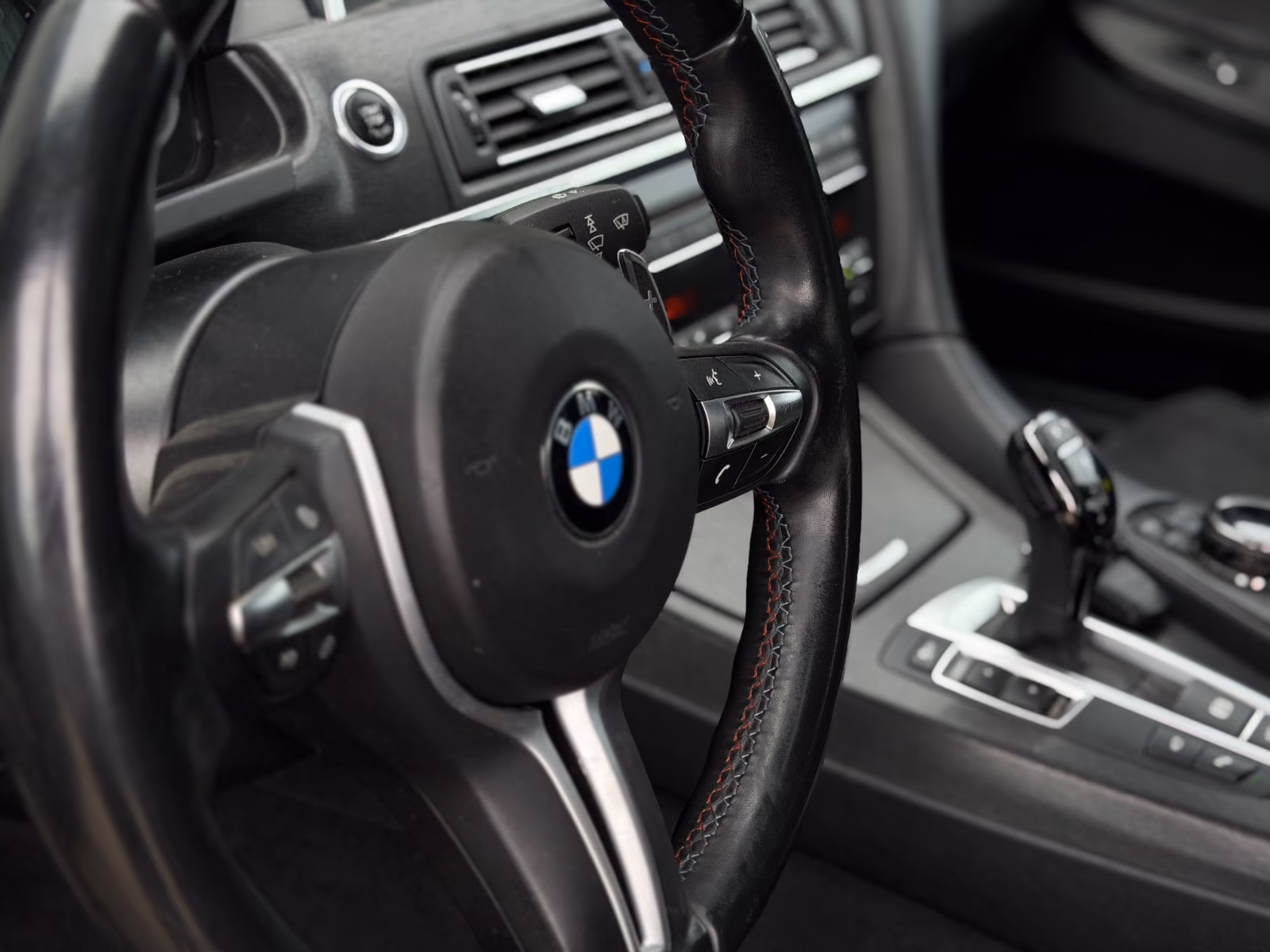 BMW Série 6 650i Coupé Pack M | 408 ch | BVA | Toit panoramique | Affichage tête haute | Cuir | Sièges à mémoire | Phares LED