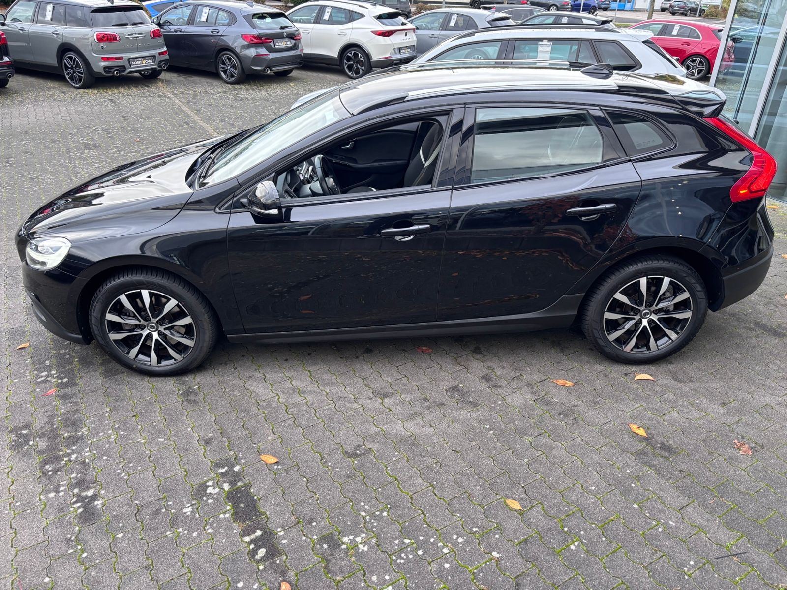 Fahrzeugabbildung Volvo V40 Cross Country Momentum LED NAVI ALU