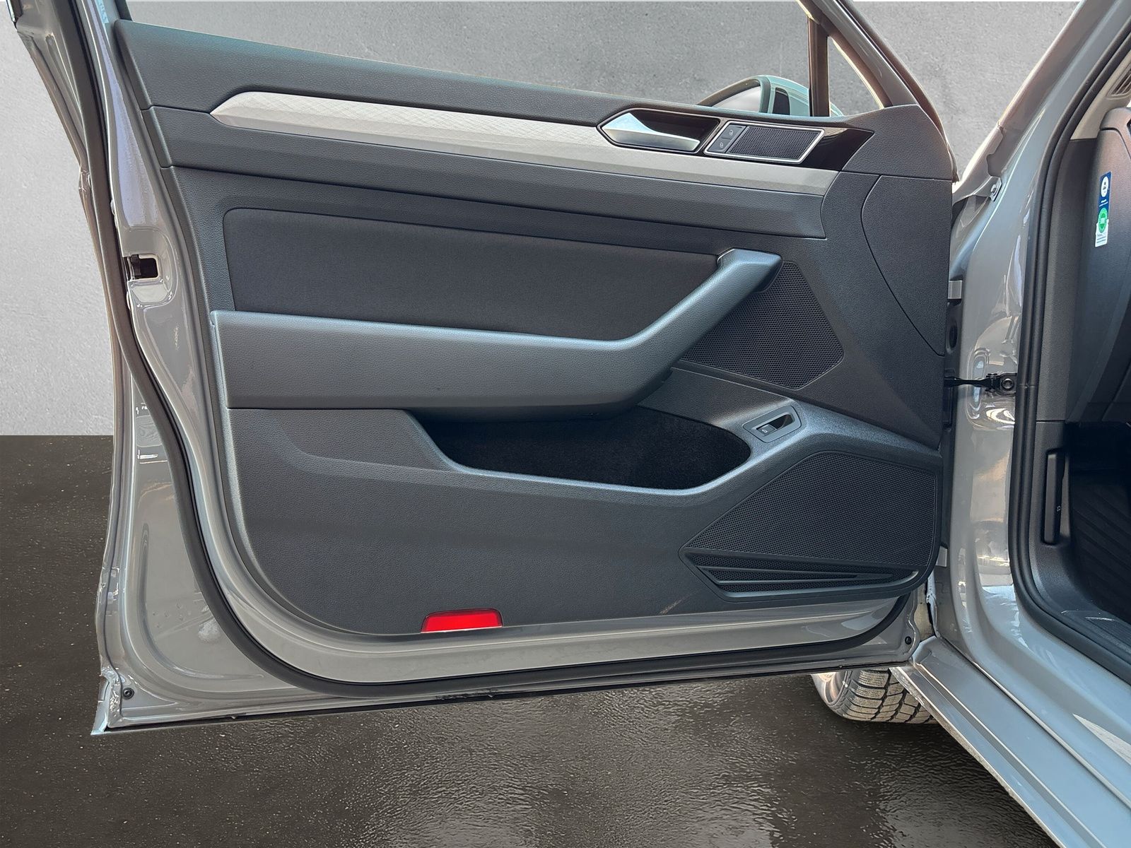 Fahrzeugabbildung Volkswagen Passat Variant 2.0 TDI HuD AHK Keyless Kamera