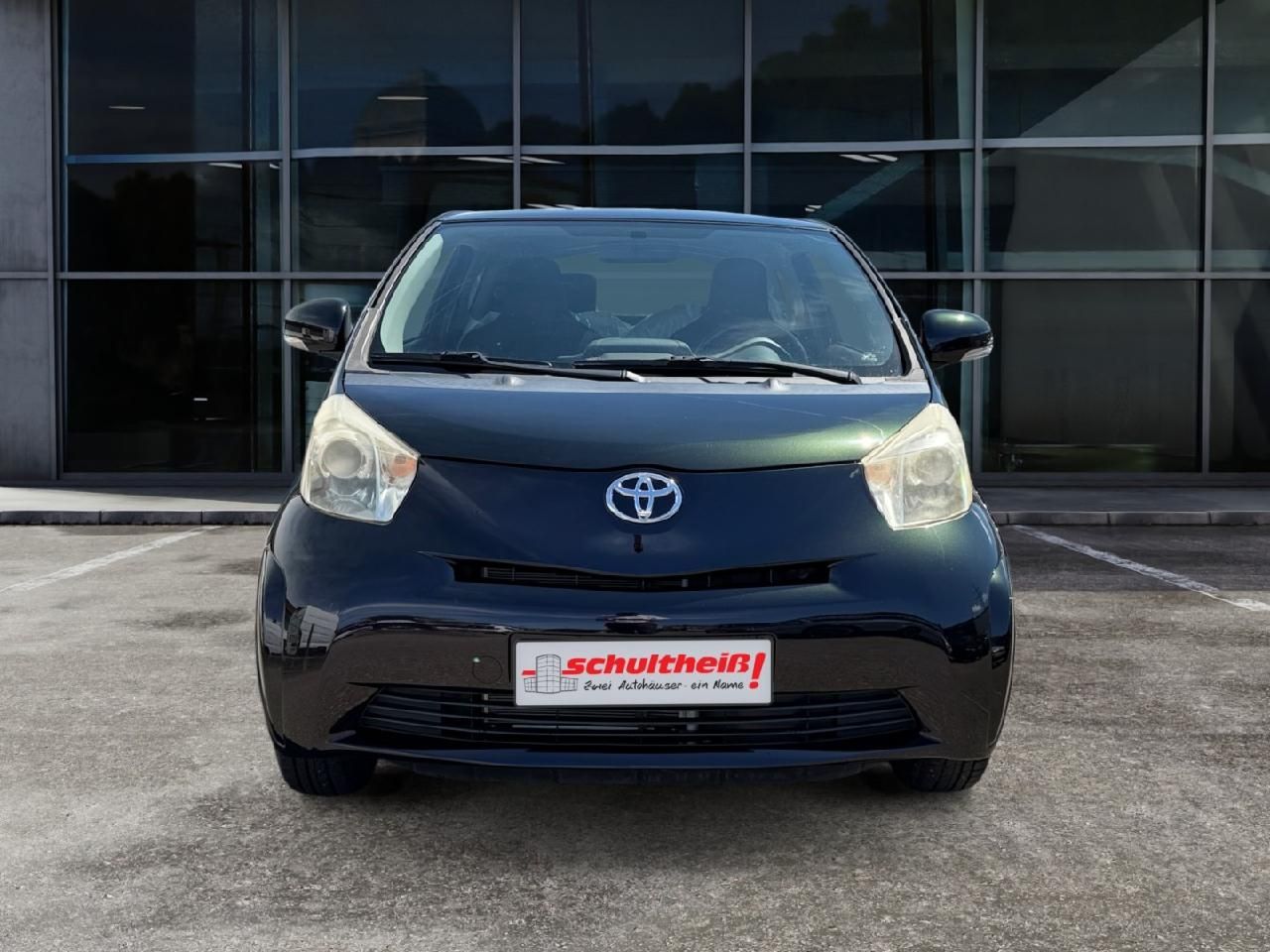 Fahrzeugabbildung Toyota iQ +