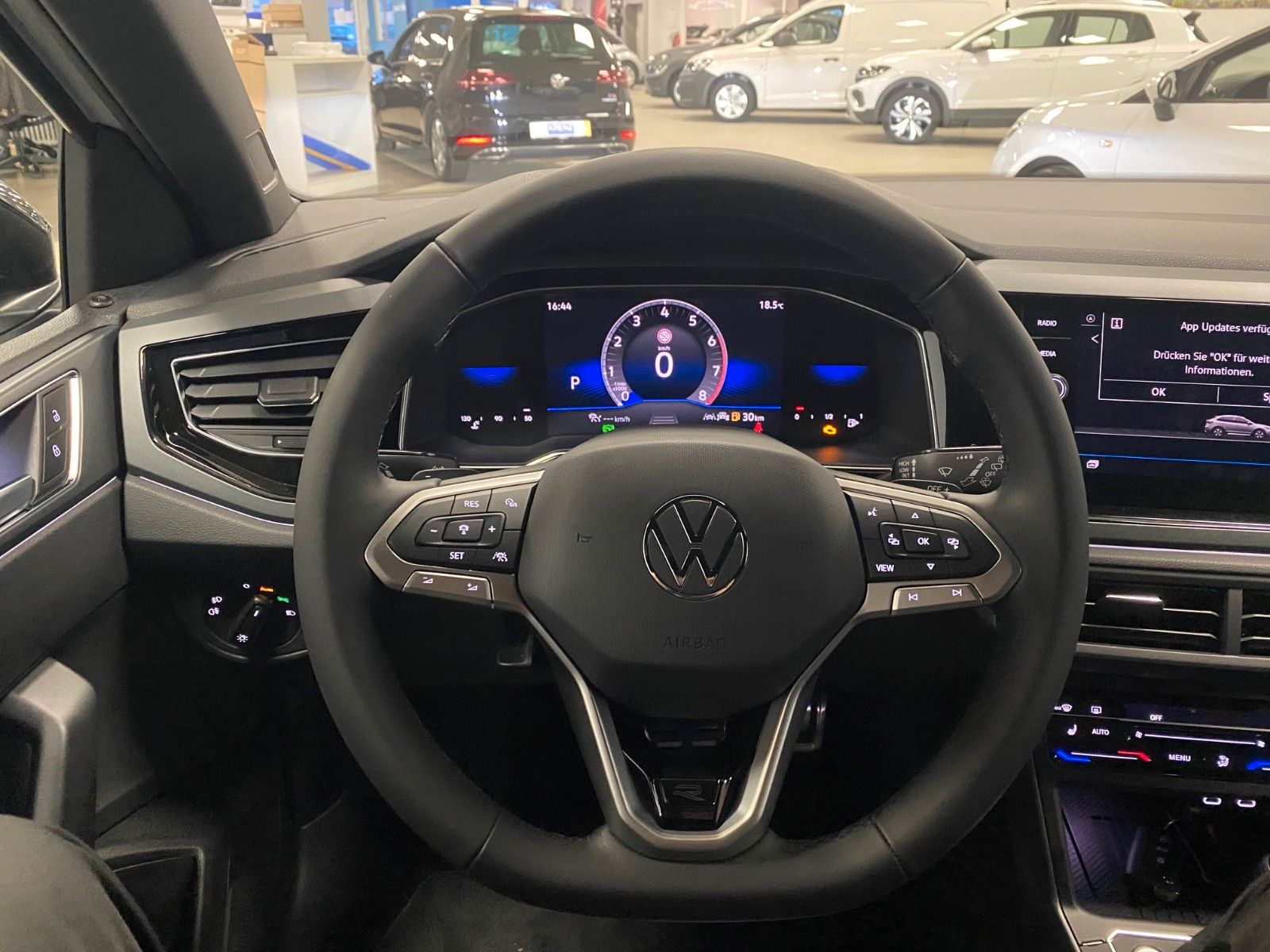 Fahrzeugabbildung Volkswagen Taigo 1.5 TSI DSG R-LINE+Black Style+ACC+Matrix+