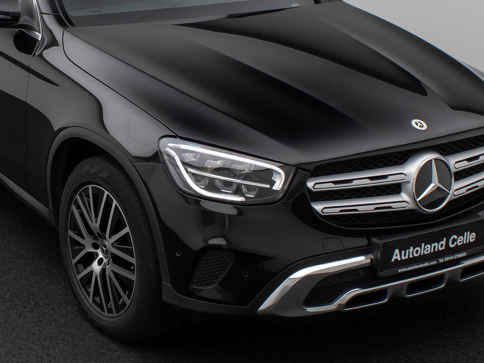 Fahrzeugabbildung Mercedes-Benz GLC 300 4Matic 9G-TRONIC Standhzg PDC LED AHK