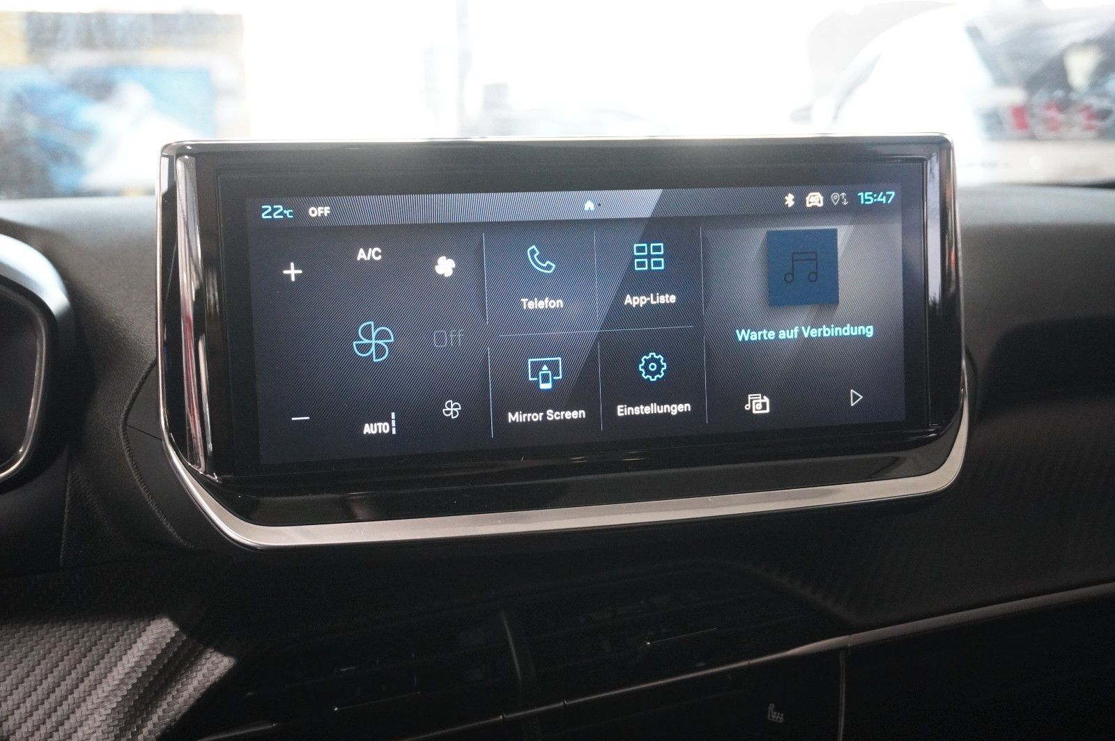 Fahrzeugabbildung Peugeot 2008 1.2 HYBRID ALLURE E-DSC NAVI/LED/SPORT/VIRT