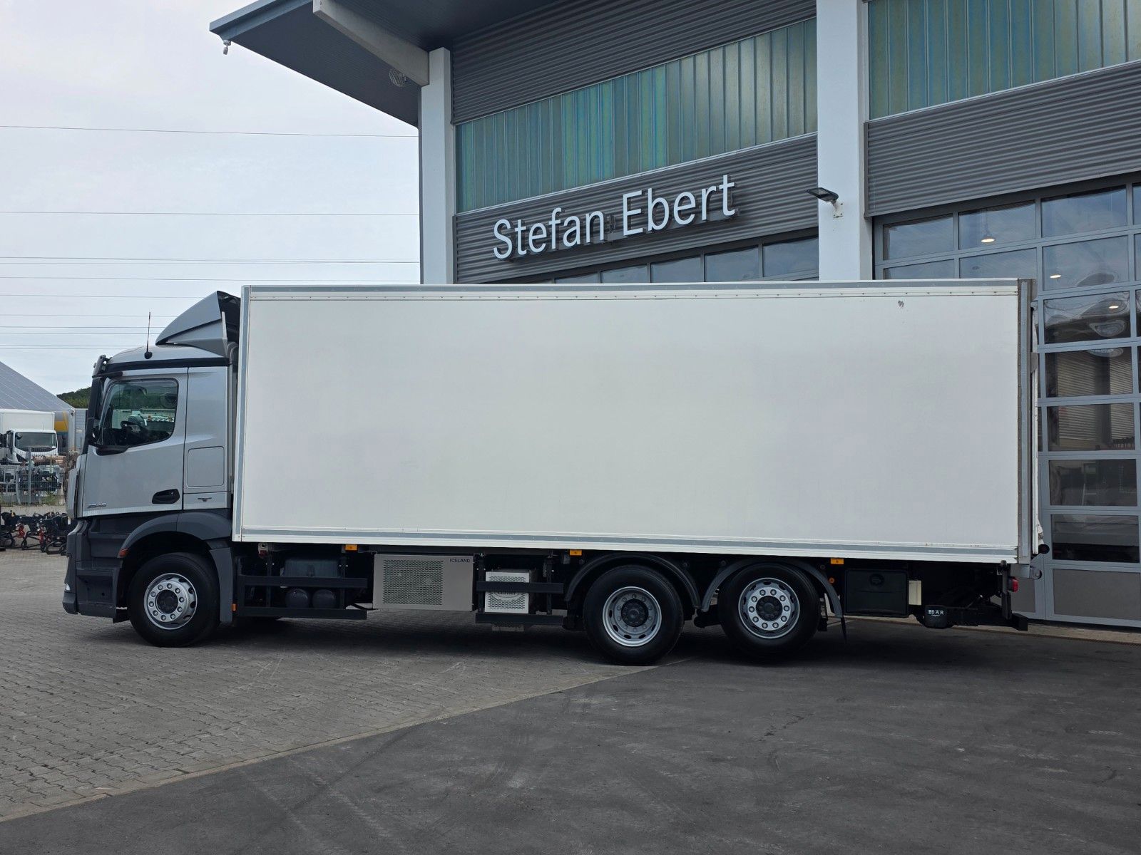 Fahrzeugabbildung Mercedes-Benz Actros 2545 L 6x2 LBW Bär Retarder Xenon AHK