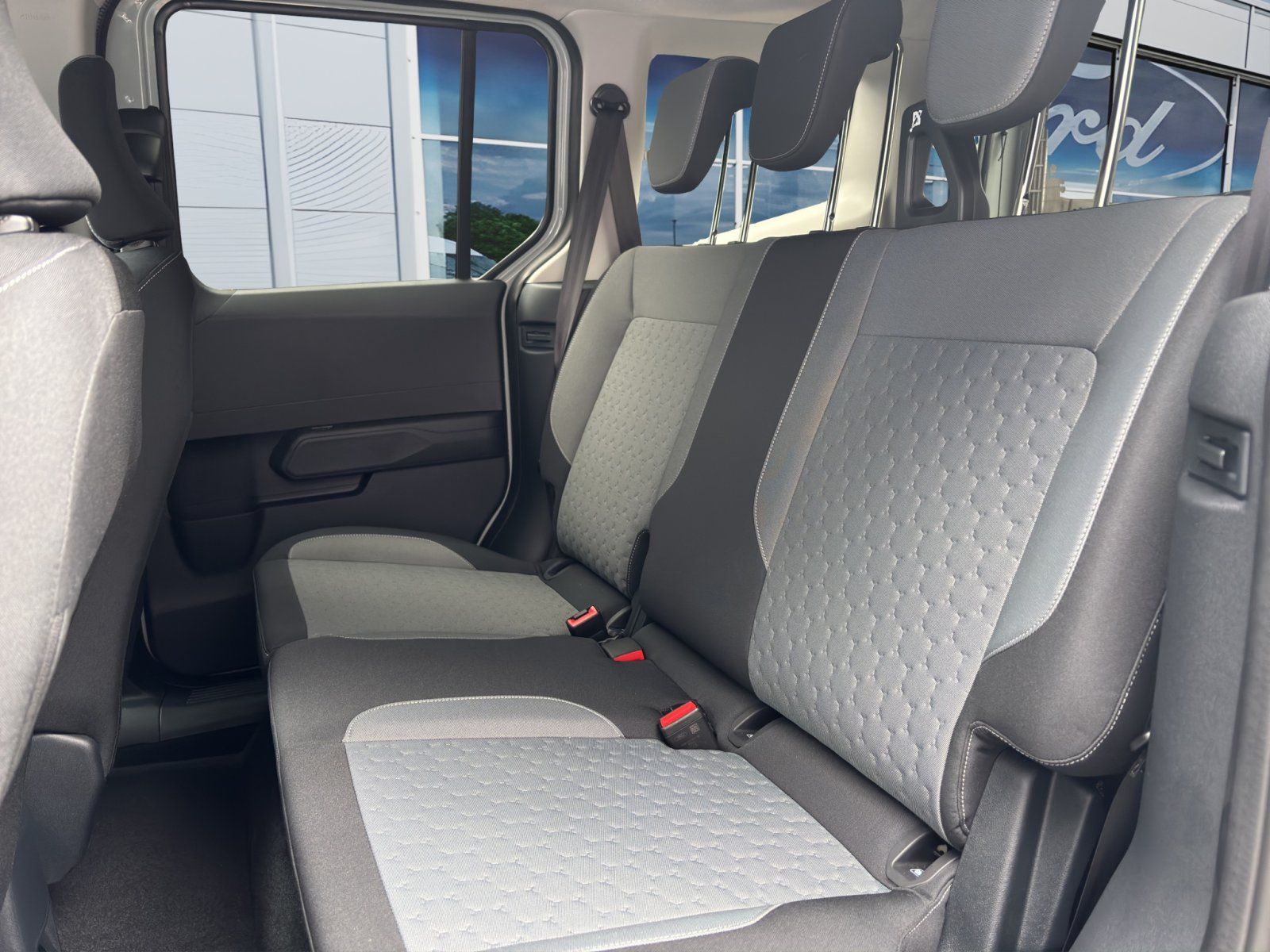 Fahrzeugabbildung Ford Tourneo Courier eMotor BEV Titanium