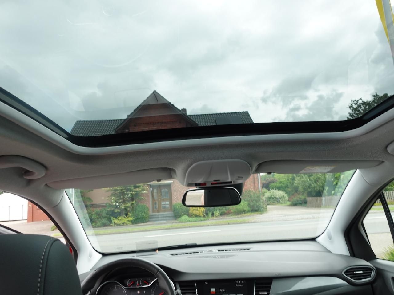 Fahrzeugabbildung Opel Crossland 1,2 Ultimate Automatik