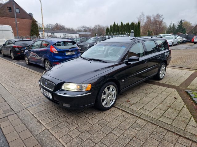 Volvo V70 Kombi Bi-Fuel Summum CNG*1.HAND*LEDER*XENON*