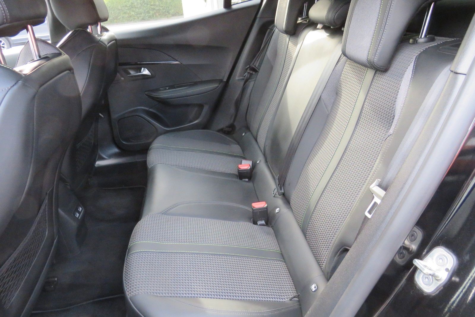 Fahrzeugabbildung Peugeot 2008 e- GT PDC KAMERA NAVI SITZH.