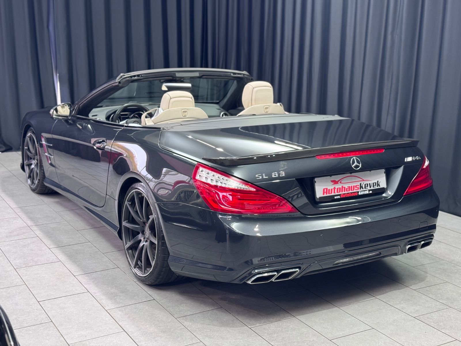 Fahrzeugabbildung Mercedes-Benz SL 63 AMG|PERFORMANCE PACKAGE|MASSAGE|H/K|VOLL