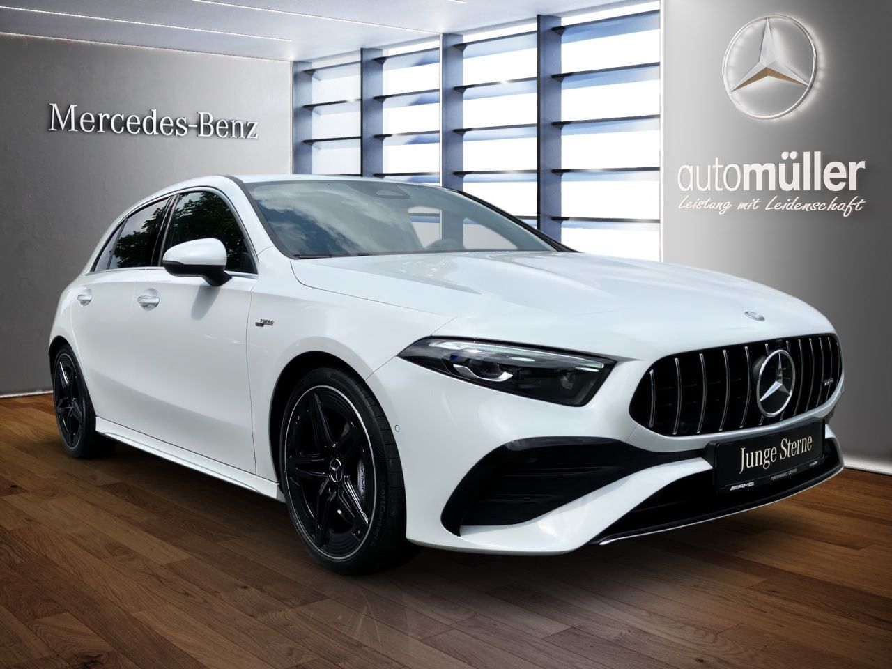 Fahrzeugabbildung Mercedes-Benz AMG A 35 4M AHK+MULTIBEAM+KEYLESS+AMBIENTE+LHZ