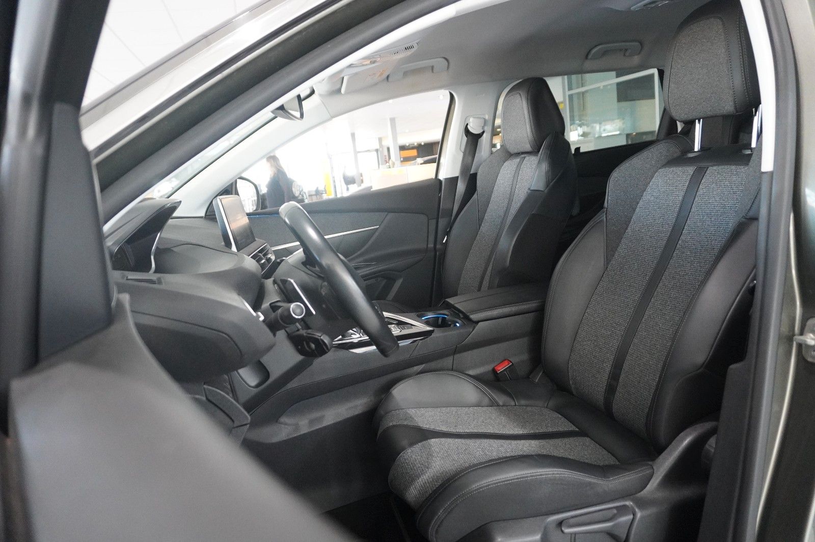 Fahrzeugabbildung Peugeot 5008 1.6D ALLURE 7-SITZER NAVI/KAMERA/SHZ/SPORT