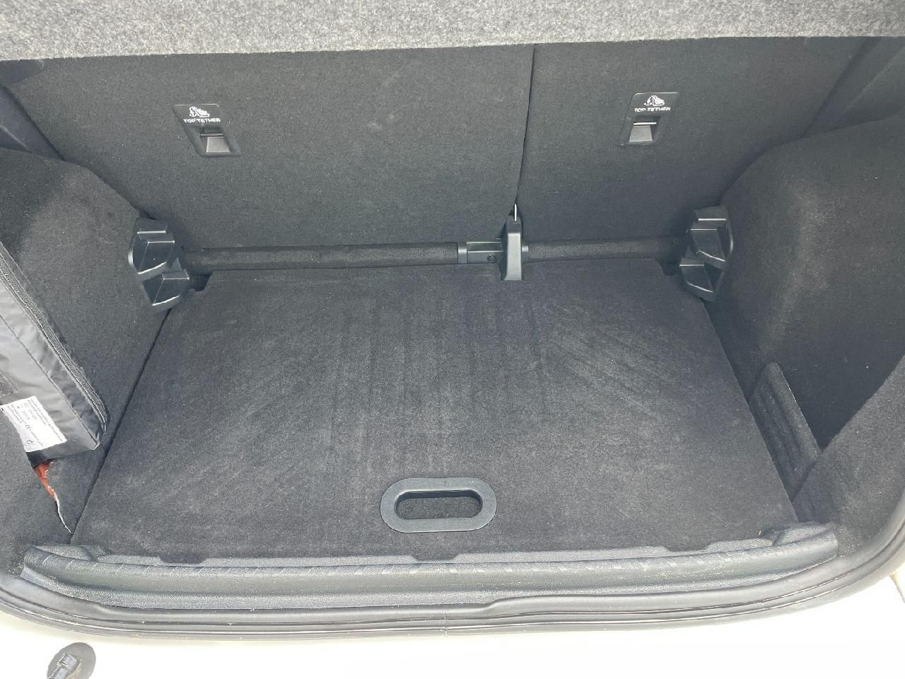 Fahrzeugabbildung Ford EcoSport ST-Line Winterpaket, Navi