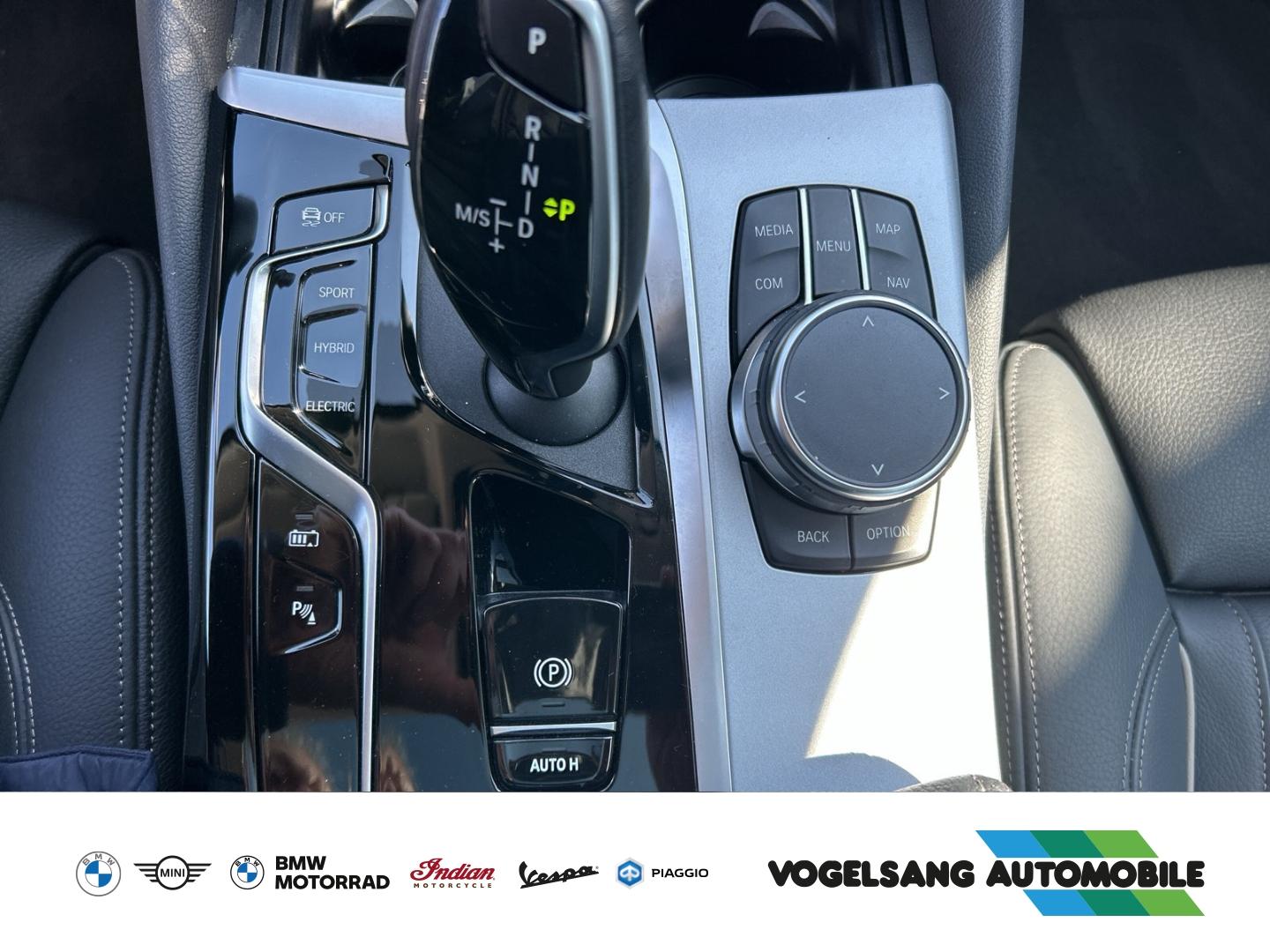 BMW 530 e Touring Panorma Komfortsitze Head-Up WLAN 