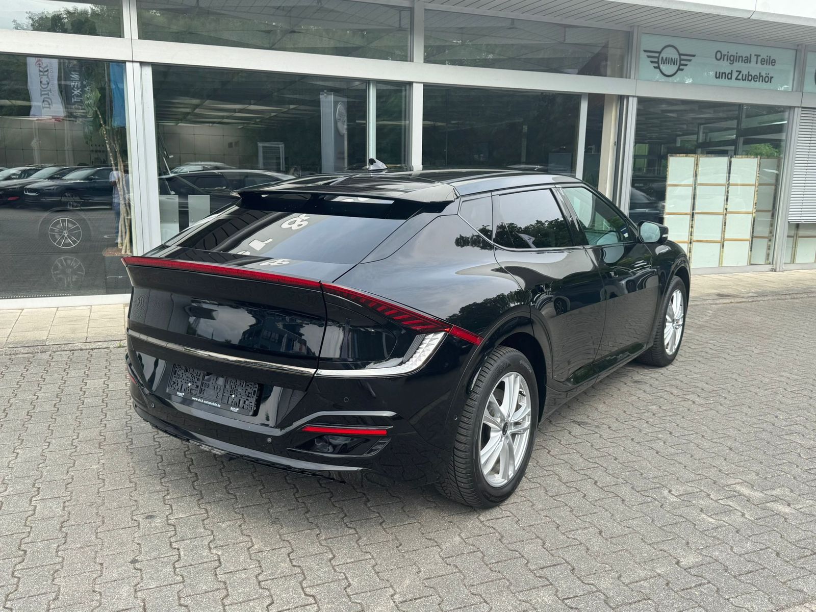 Fahrzeugabbildung Kia EV6 GT-Line 4WD WERKSGA+MEMO+AHK+HEAD+ACC+360°