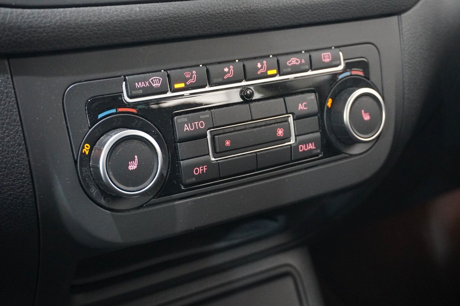Fahrzeugabbildung Volkswagen Golf Plus VI TEAM 1.4 TSI DSG KLIMA/PDC/NEBEL/SH