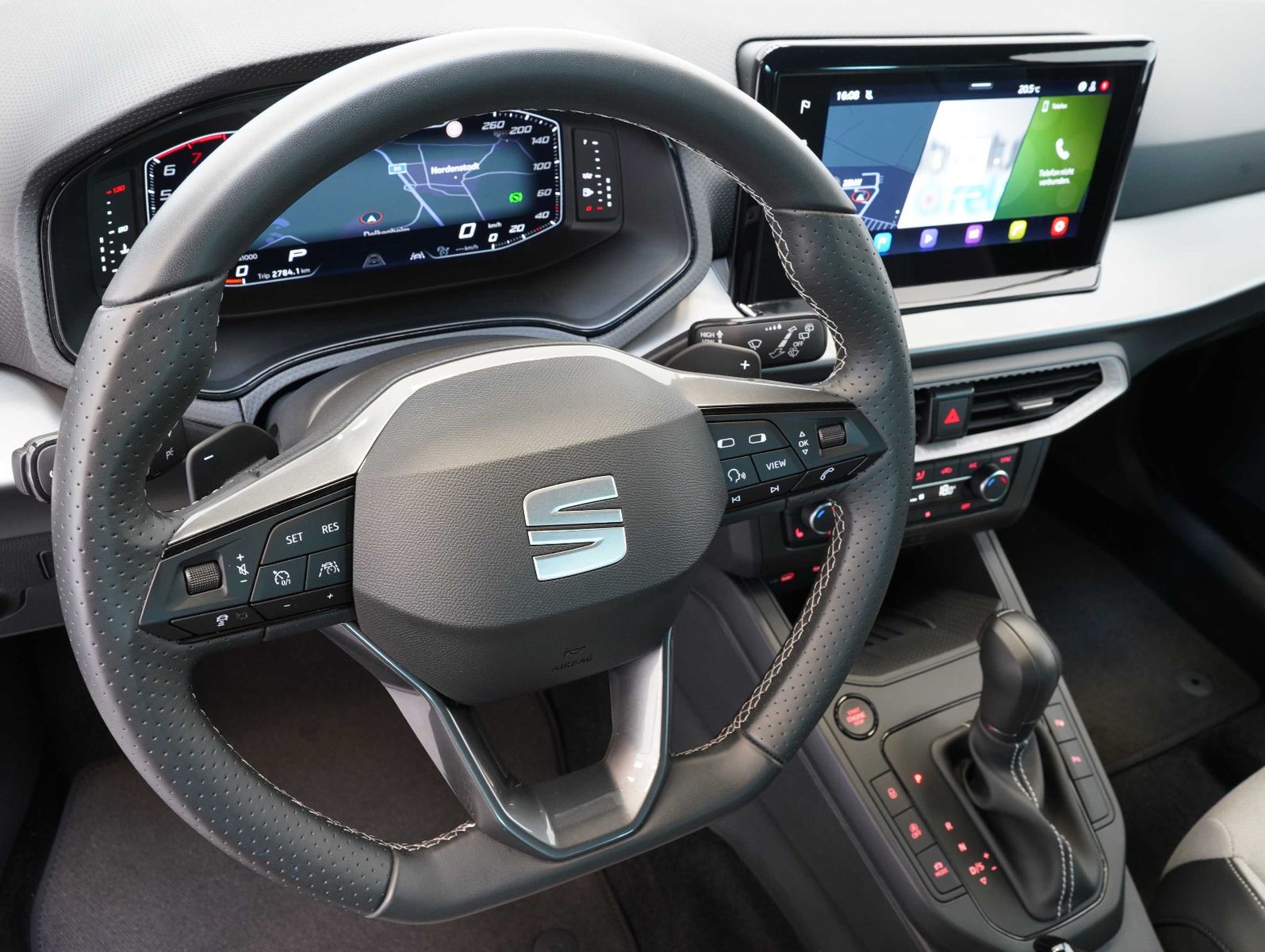 Fahrzeugabbildung SEAT Arona 1.5 TSI 110 kW FR Black Edition