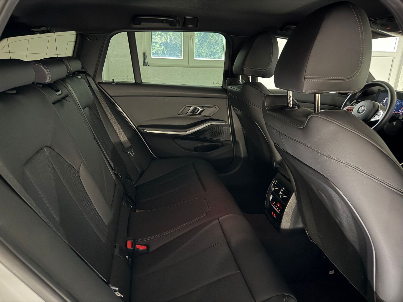 Fahrzeugabbildung BMW 330 i M SPORT/LED/DAB/KAMERA/ACC/CURVED DISPLAY