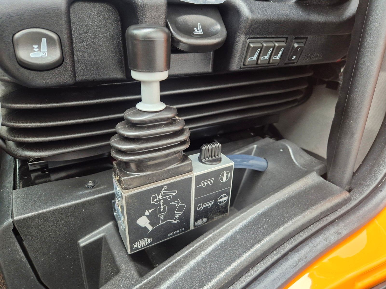 Fahrzeugabbildung Iveco ML150E28W 4x4 Meiller Dreiseitenkipper 2xAHK