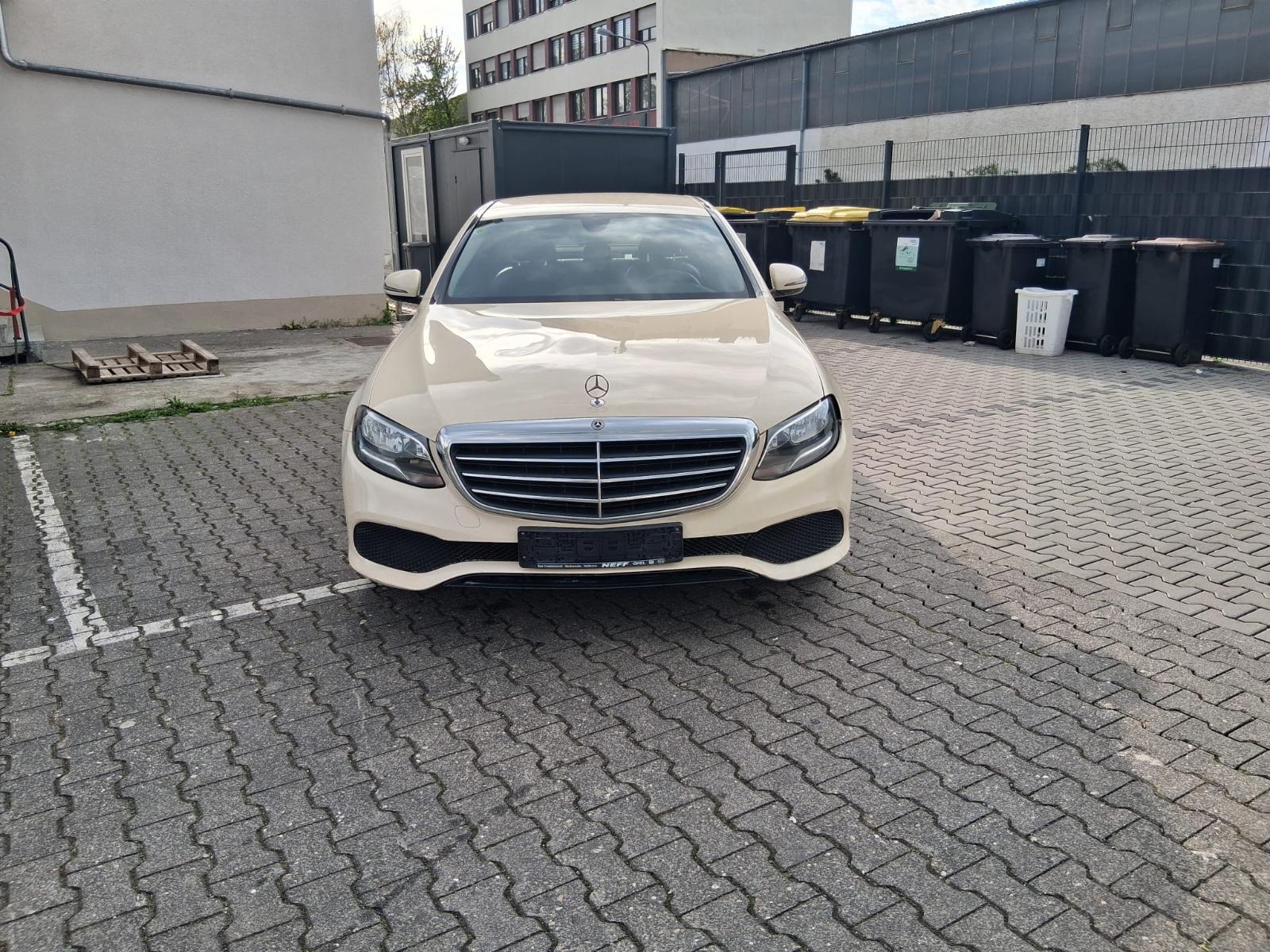 Mercedes-Benz E 200 E Limousine   RÜCKÄRTSKAMRA  KAMRA VONE