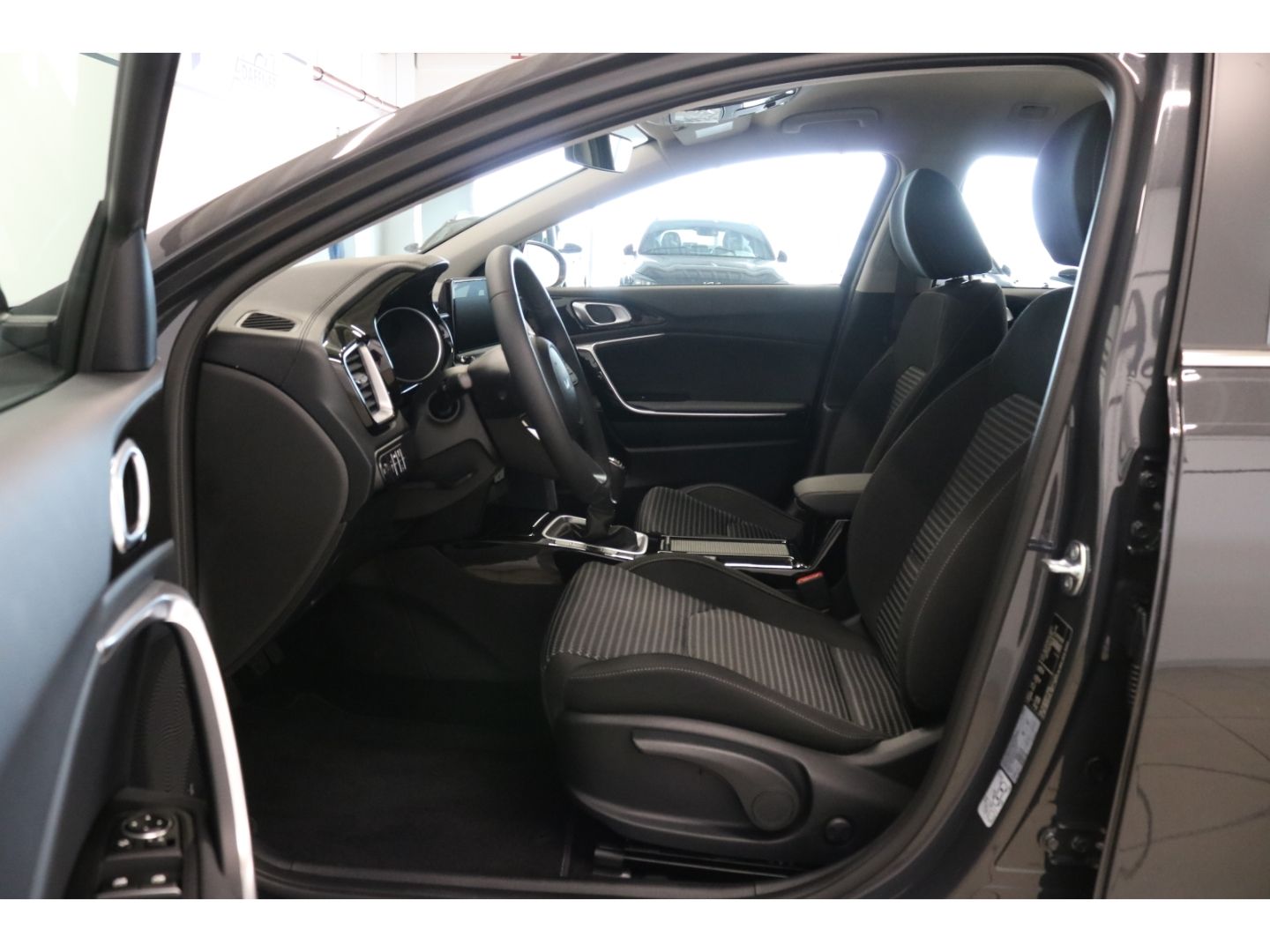 Fahrzeugabbildung Kia Ceed_sw 1.5 T-GDI Spirit SHZ Navi JBL Kamera