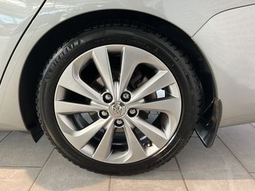 Toyota Auris 1.8 VVT-i Hybrid Touring
