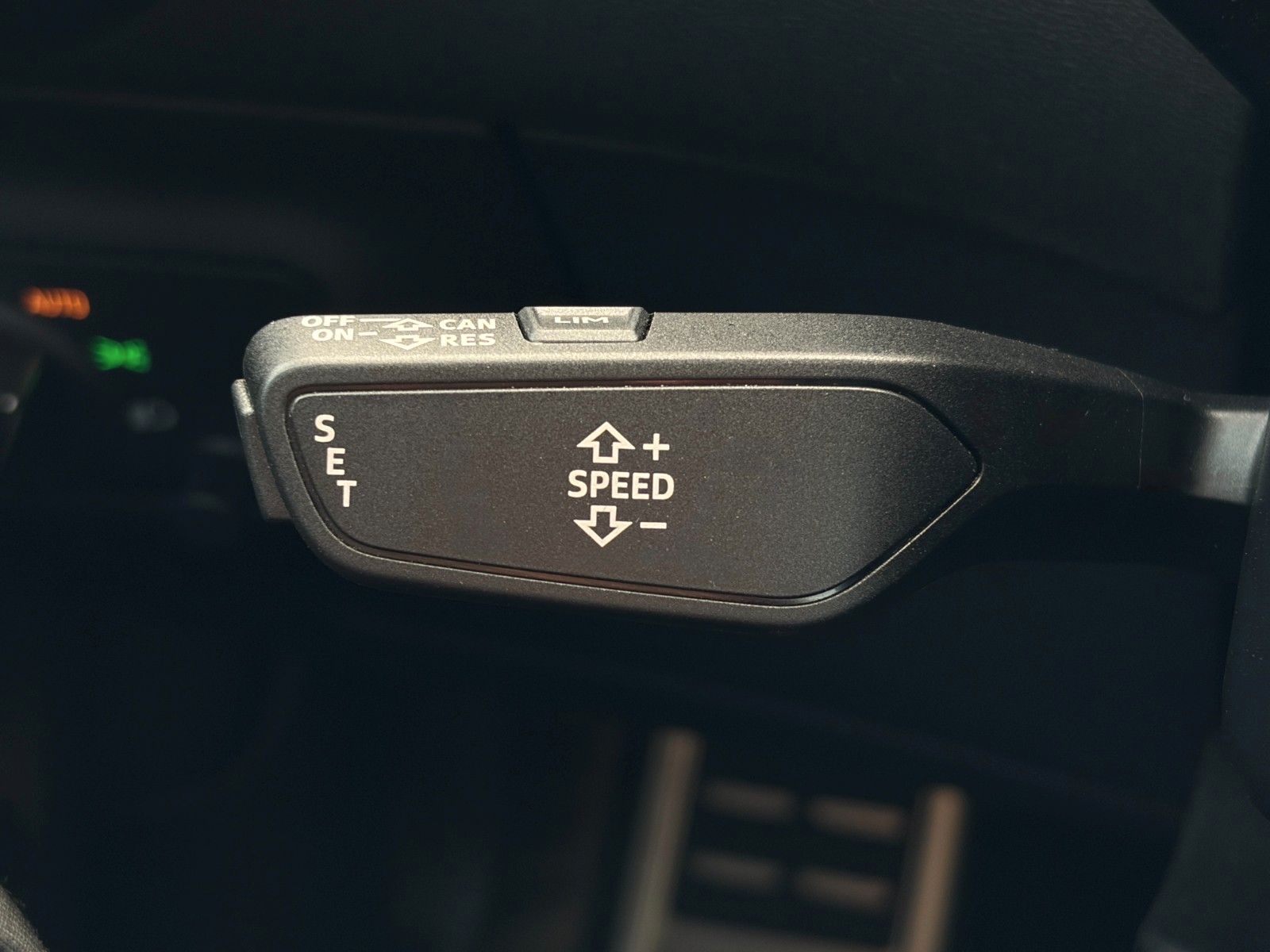 Fahrzeugabbildung Audi TT Coupe 1.8 TFSI S Line B&O CAM Tempomat Leder