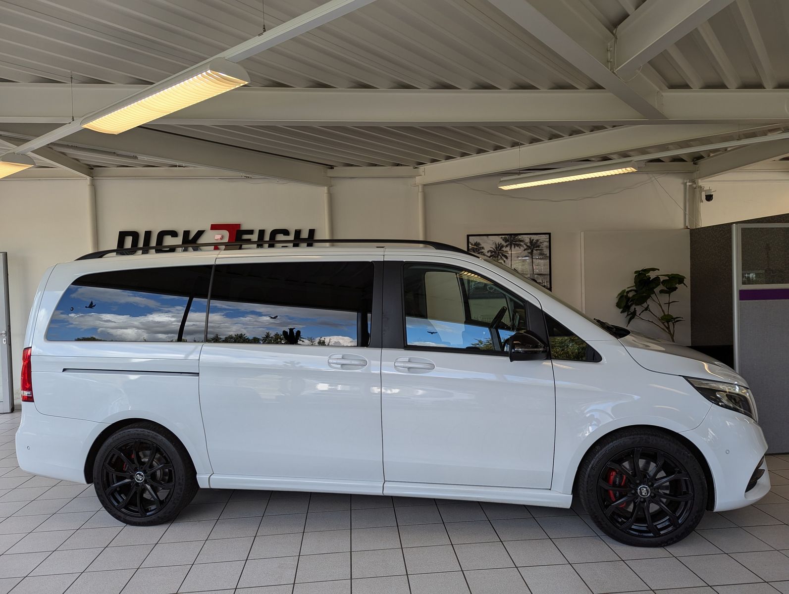 MERCEDES-BENZ V 250 d AMG EDITION lang Pano LED Kamera - Image 29