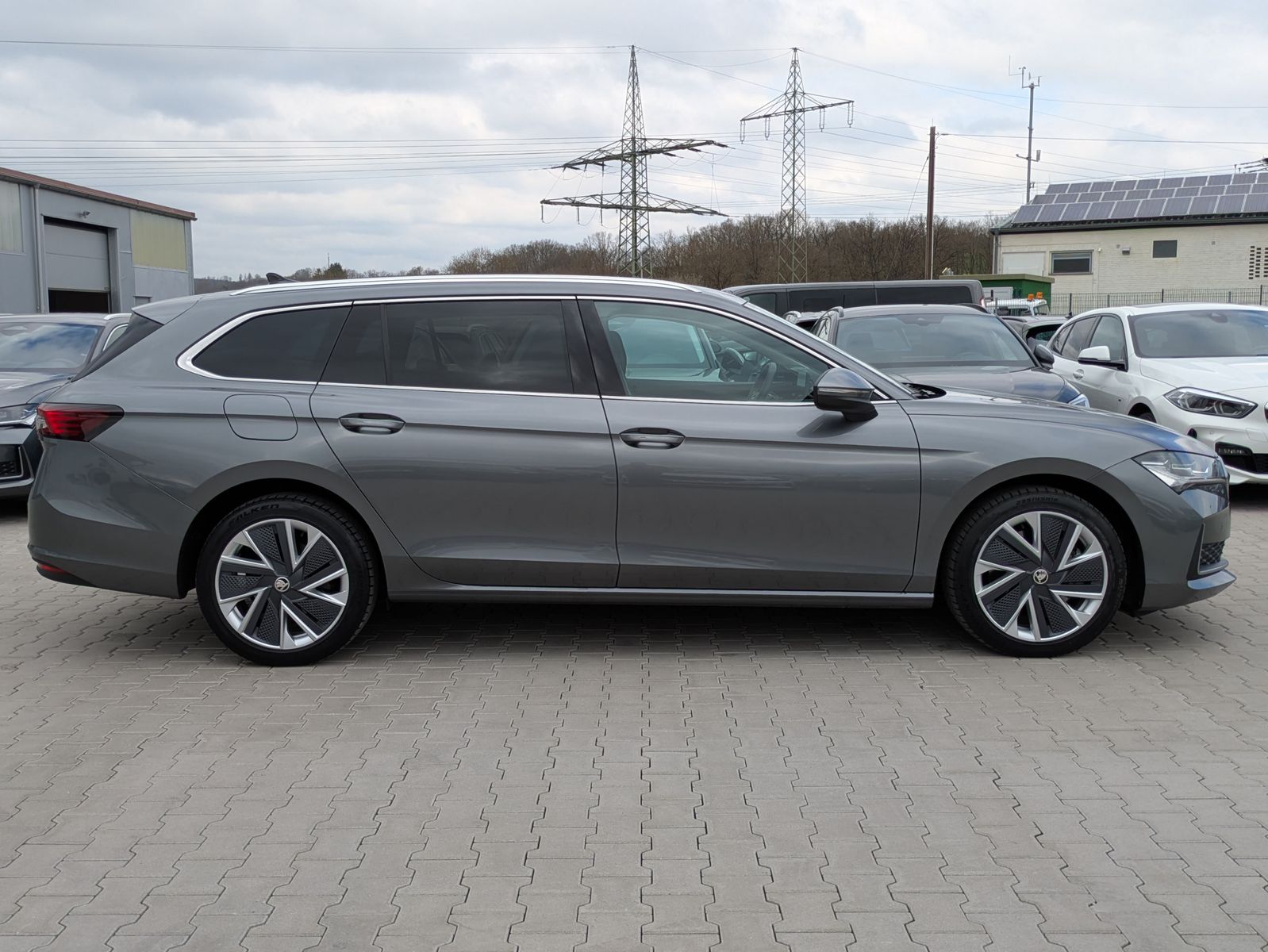 Fahrzeugabbildung SKODA Superb 2.0 TDI 4x4 Selection MATRIX*AHK*5J GAR.