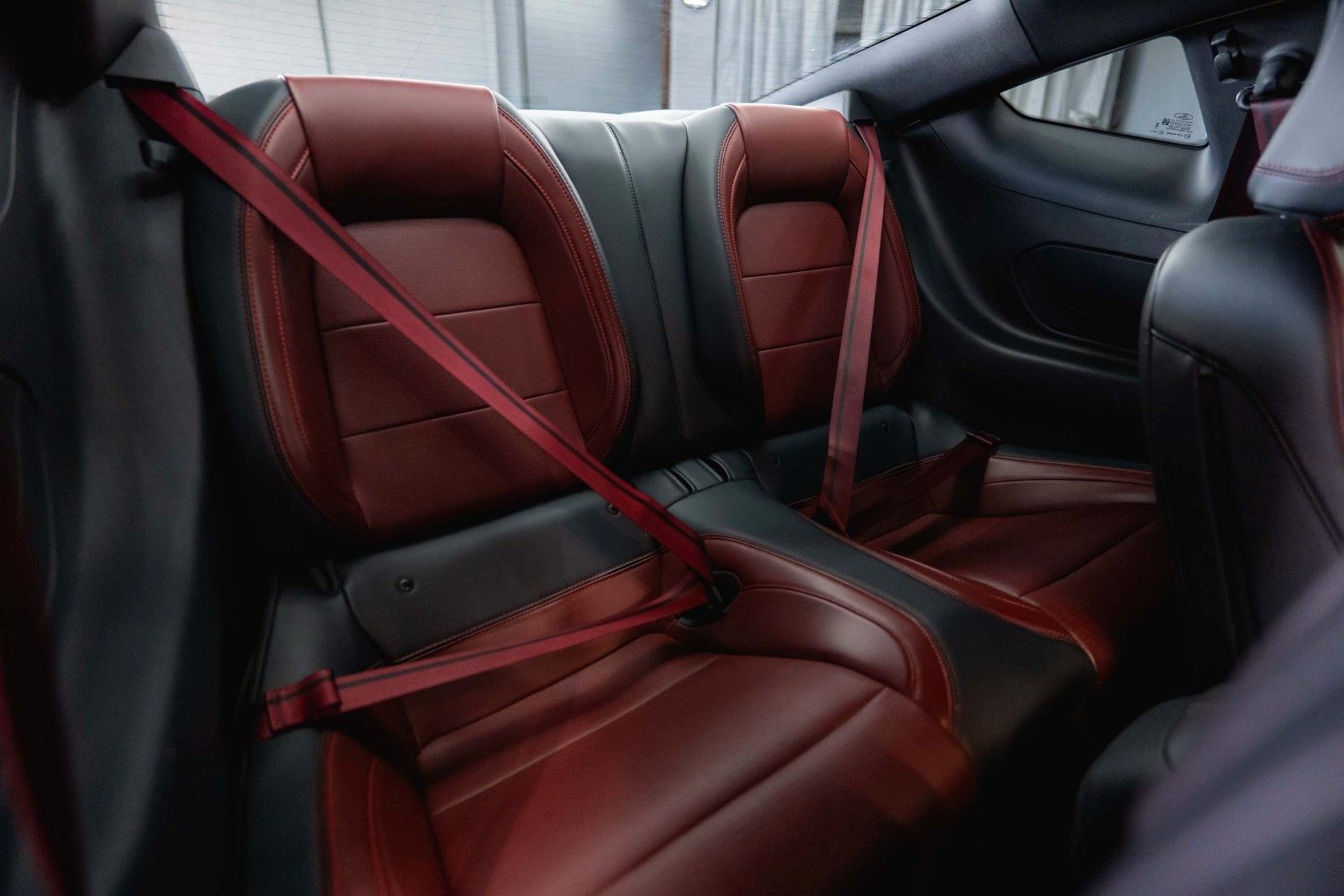 Fahrzeugabbildung Ford Mustang Fastback 5.0 Ti-VCT V8 Dark Horse 6-Gang