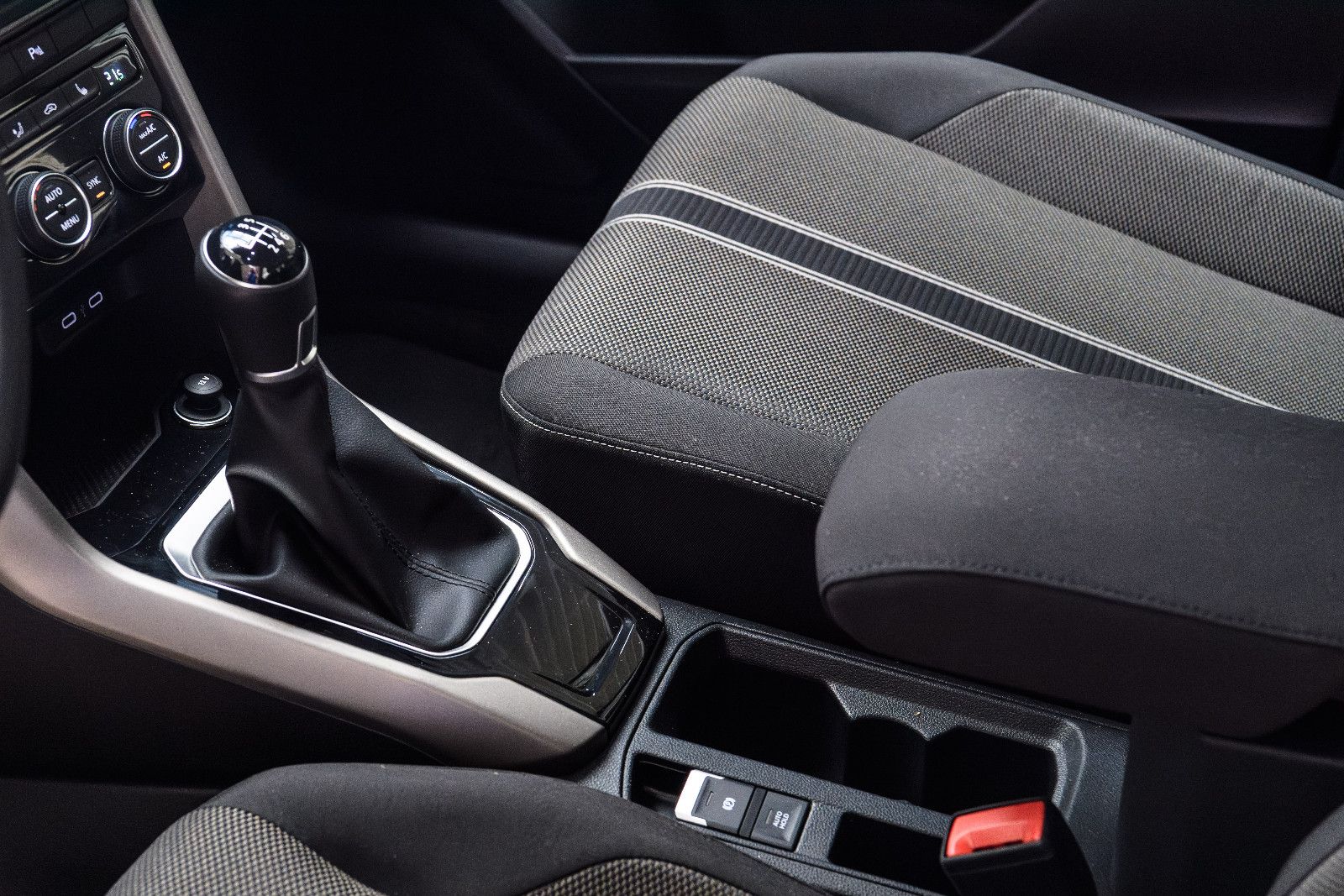 Fahrzeugabbildung Volkswagen T-Roc Style +Bicolor +Navi *GJR+SHZ+LANE ASS