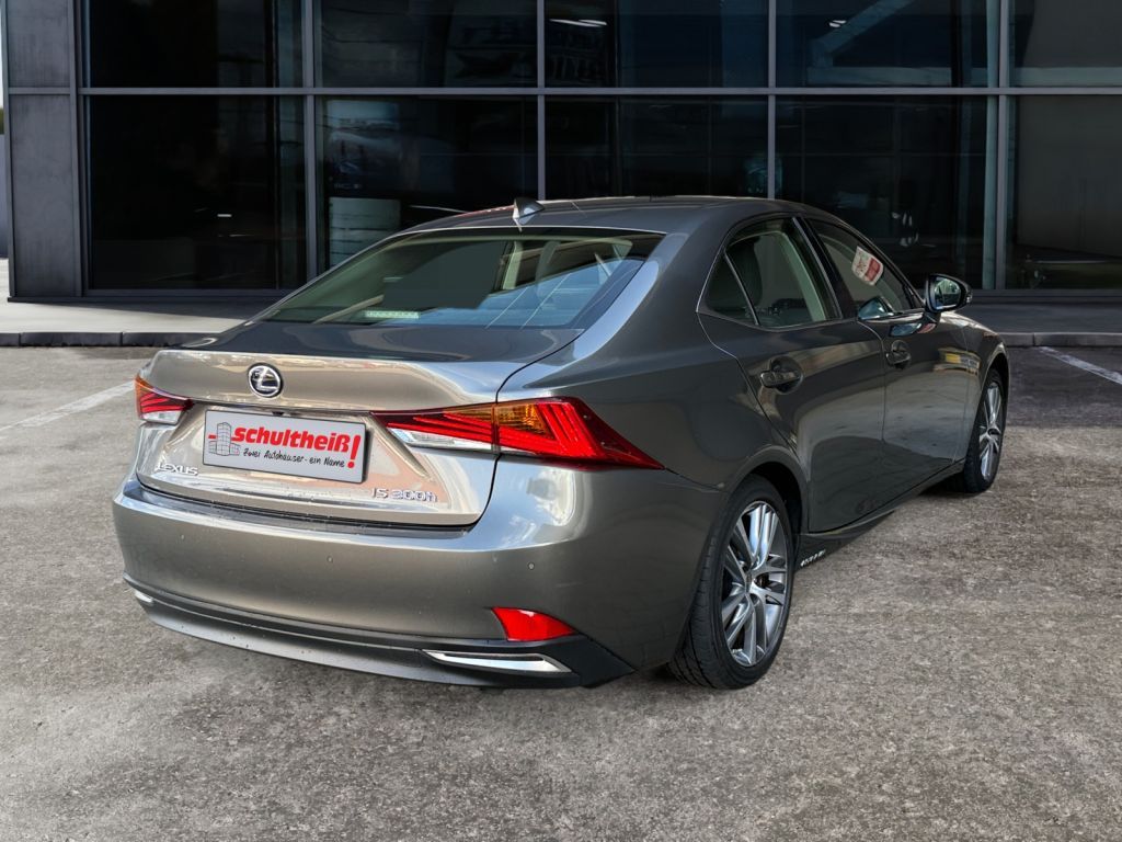 Fahrzeugabbildung Lexus IS 300h Executive Line