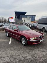 BMW 730i Auto 730i - rote BMW 7er Reihe