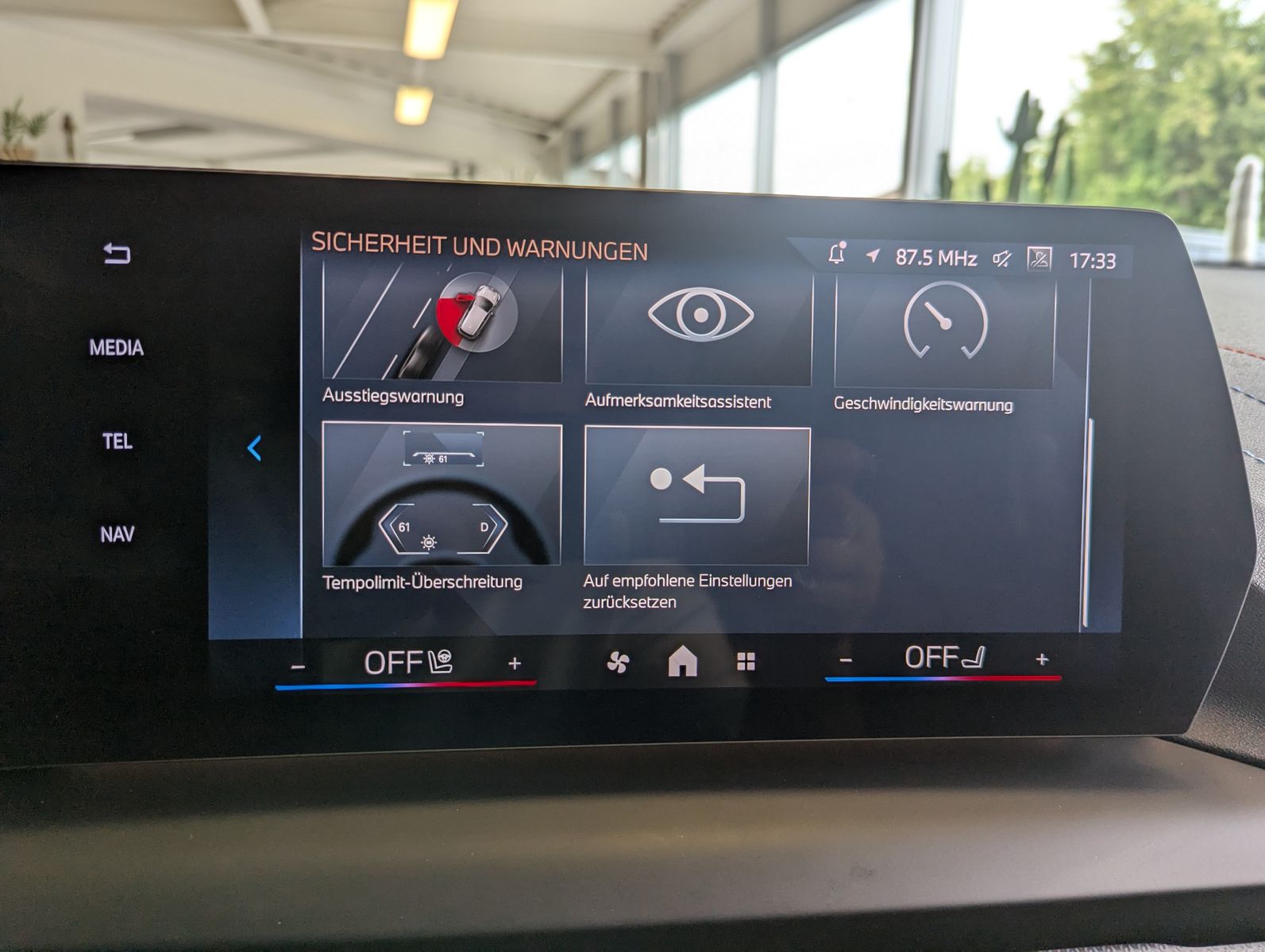 BMW 120 d M-Sport Pano HUD AHK Assist-Plus - Image 27
