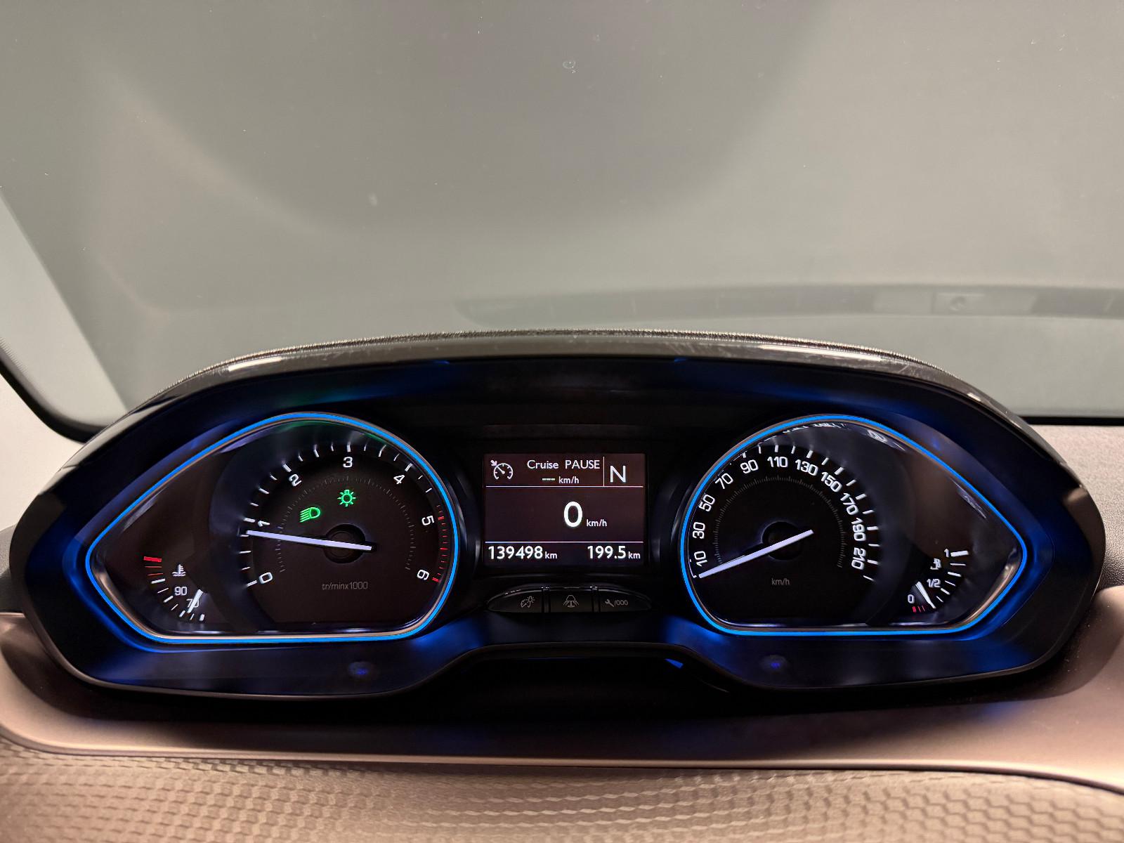Peugeot 2008 Allure 1.6 e-HDi Automatik /2.HD/LED/SITZHZ