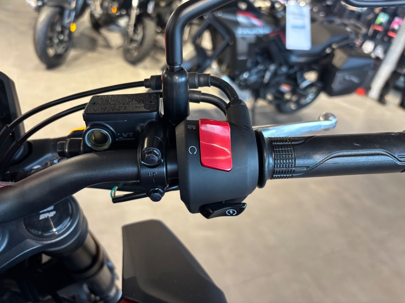 Fahrzeugabbildung Honda CB 125 R 2025