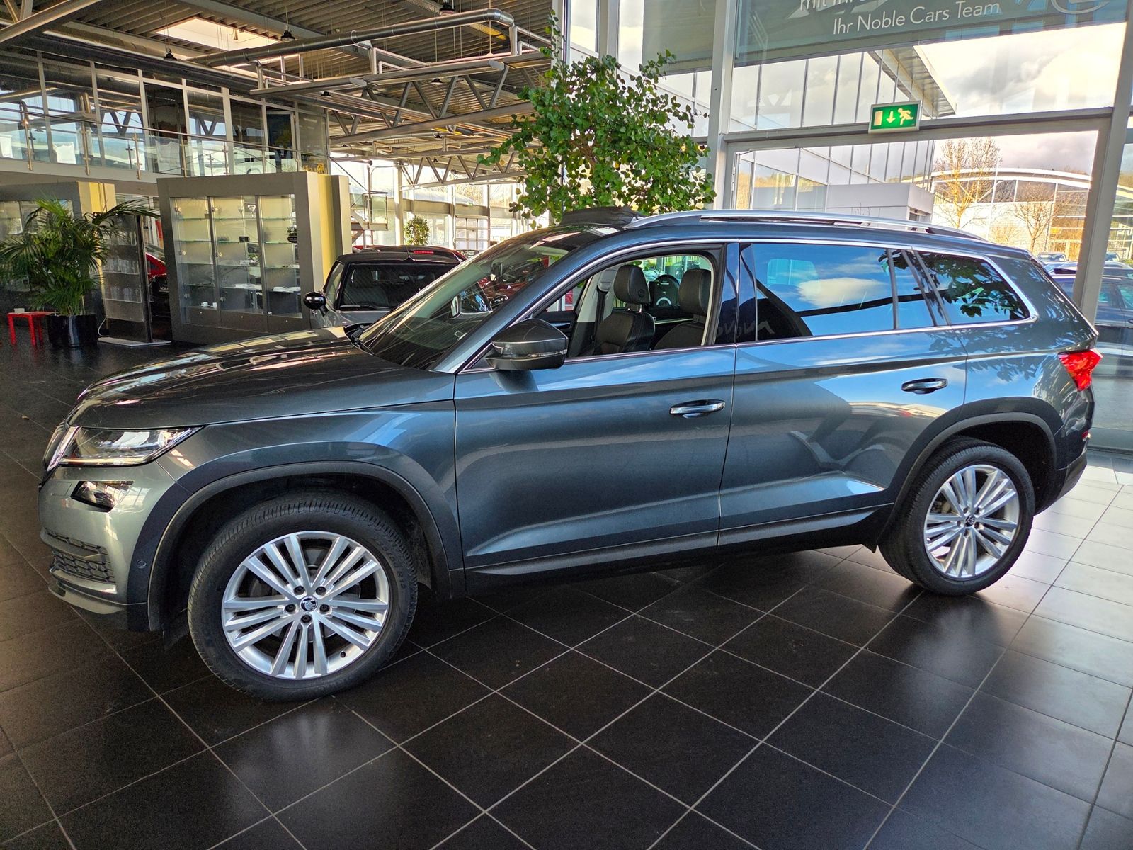 Fahrzeugabbildung SKODA Kodiaq Style 4x4 PANO MEMORY 360° STNDHZ