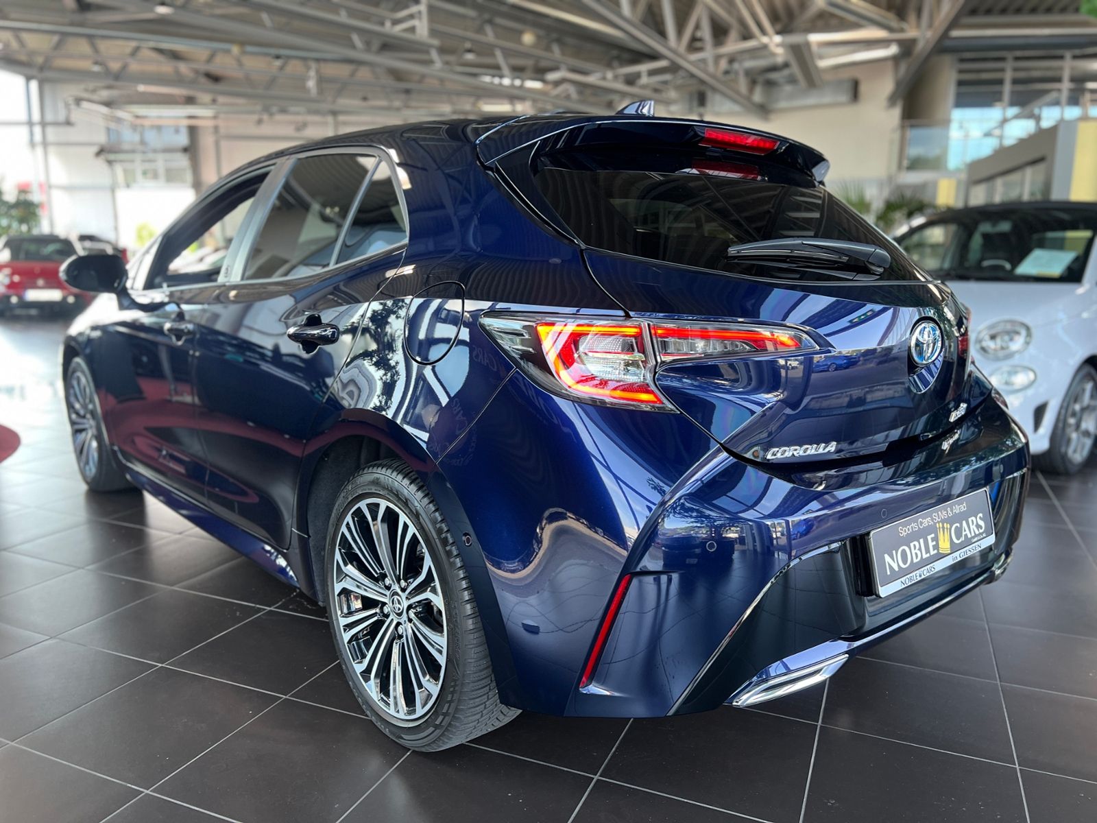 Fahrzeugabbildung Toyota Corolla 2.0 Hybrid Team D JBL LED RFK NAVI SHZ