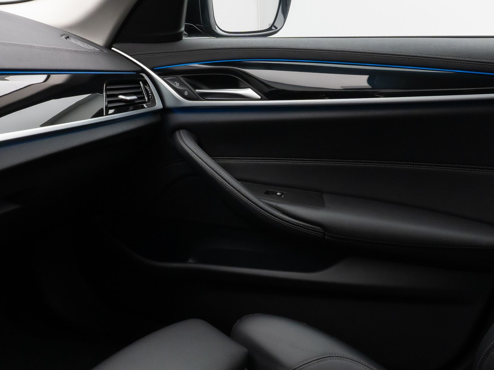 Fahrzeugabbildung BMW 530e Luxury Line Panorama Kamera HUD DAB 4xKlima