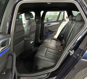 Fahrzeugabbildung BMW 530d M Sport ACC Kamera HUD HiFi AHK Komfort