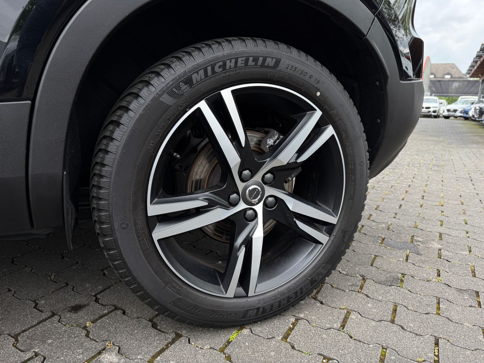 Fahrzeugabbildung Volvo XC40 R Design H/K ACC AHK KAM