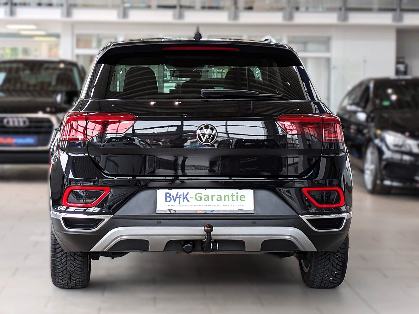 Fahrzeugabbildung Volkswagen T-Roc 2.0 TDI STYLE NAVI SHZ ACC LED CAM AHK