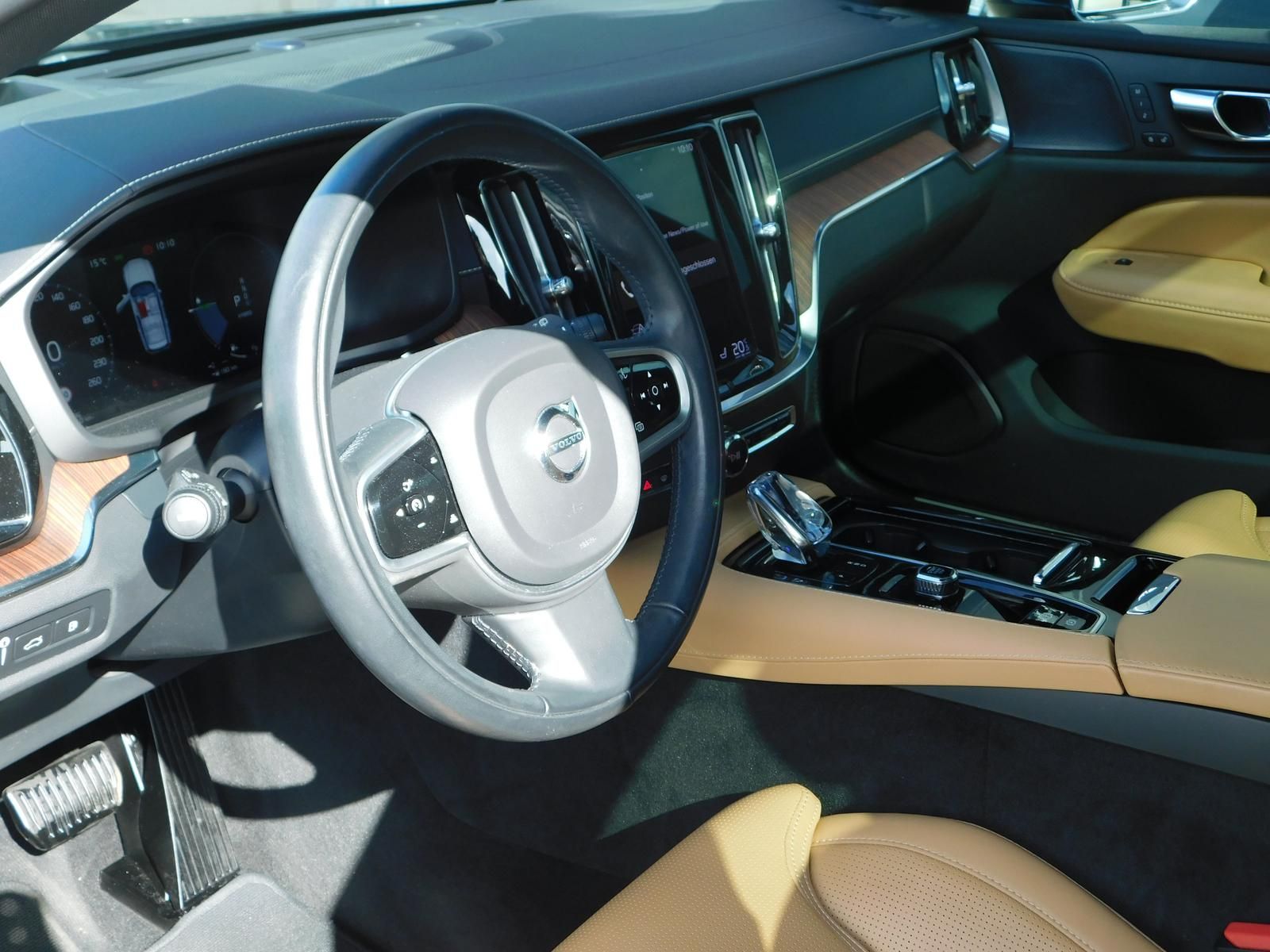 Fahrzeugabbildung Volvo V60 T6 AWD Recharge Inscription