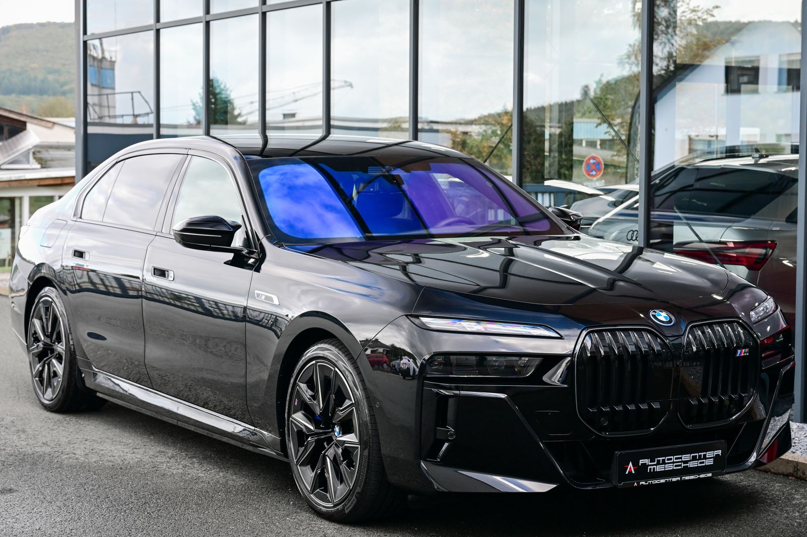 BMW i7 M70 xDrive Executive Lounge* Theatre Screen* imagem 3