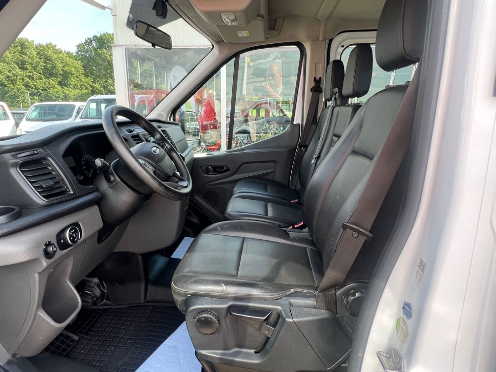 Fahrzeugabbildung Ford Transit Pritsche 350 L2 Doppelkabine *Allrad*