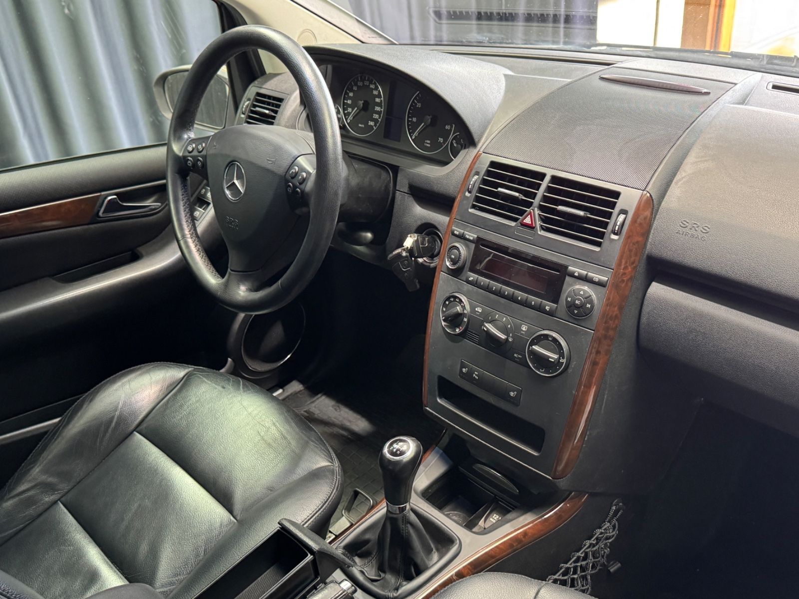 Fahrzeugabbildung Mercedes-Benz A 170|LEDER|TÜV 11/2025