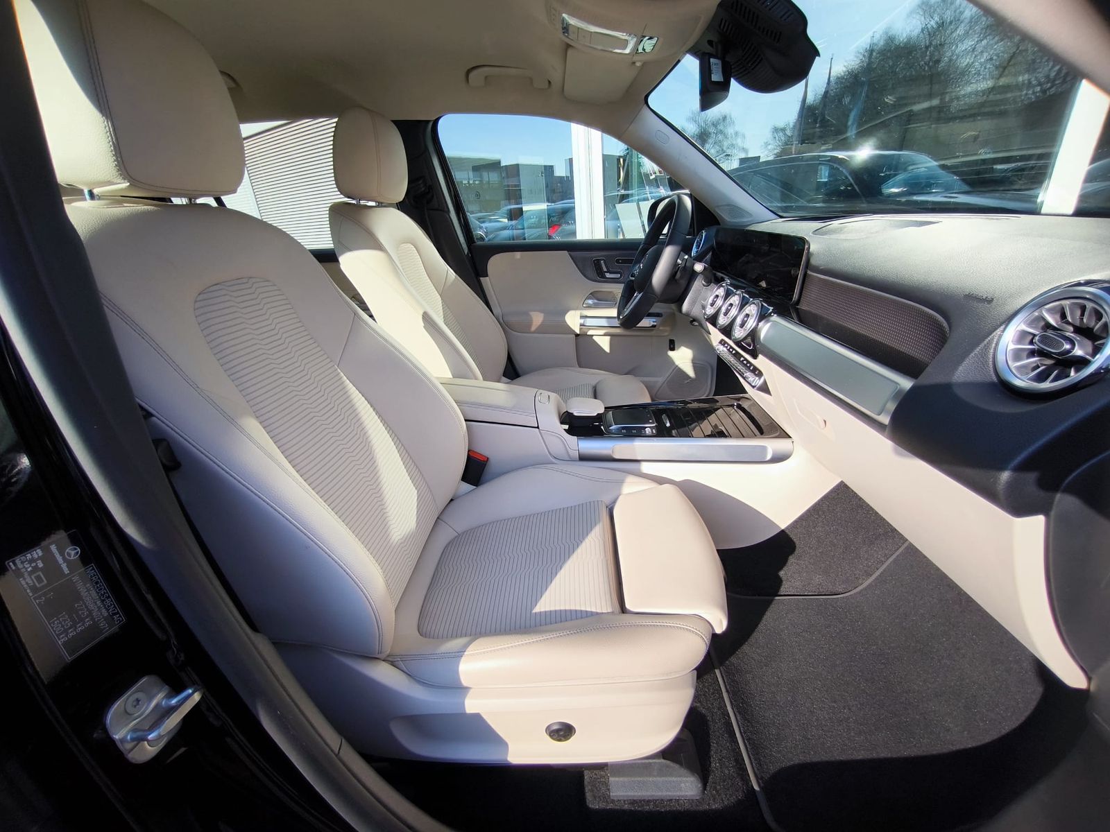 Fahrzeugabbildung Mercedes-Benz EQB EQB 250 Progres 7SI+WIDES+HEAD+LED+SHZ+KAM+