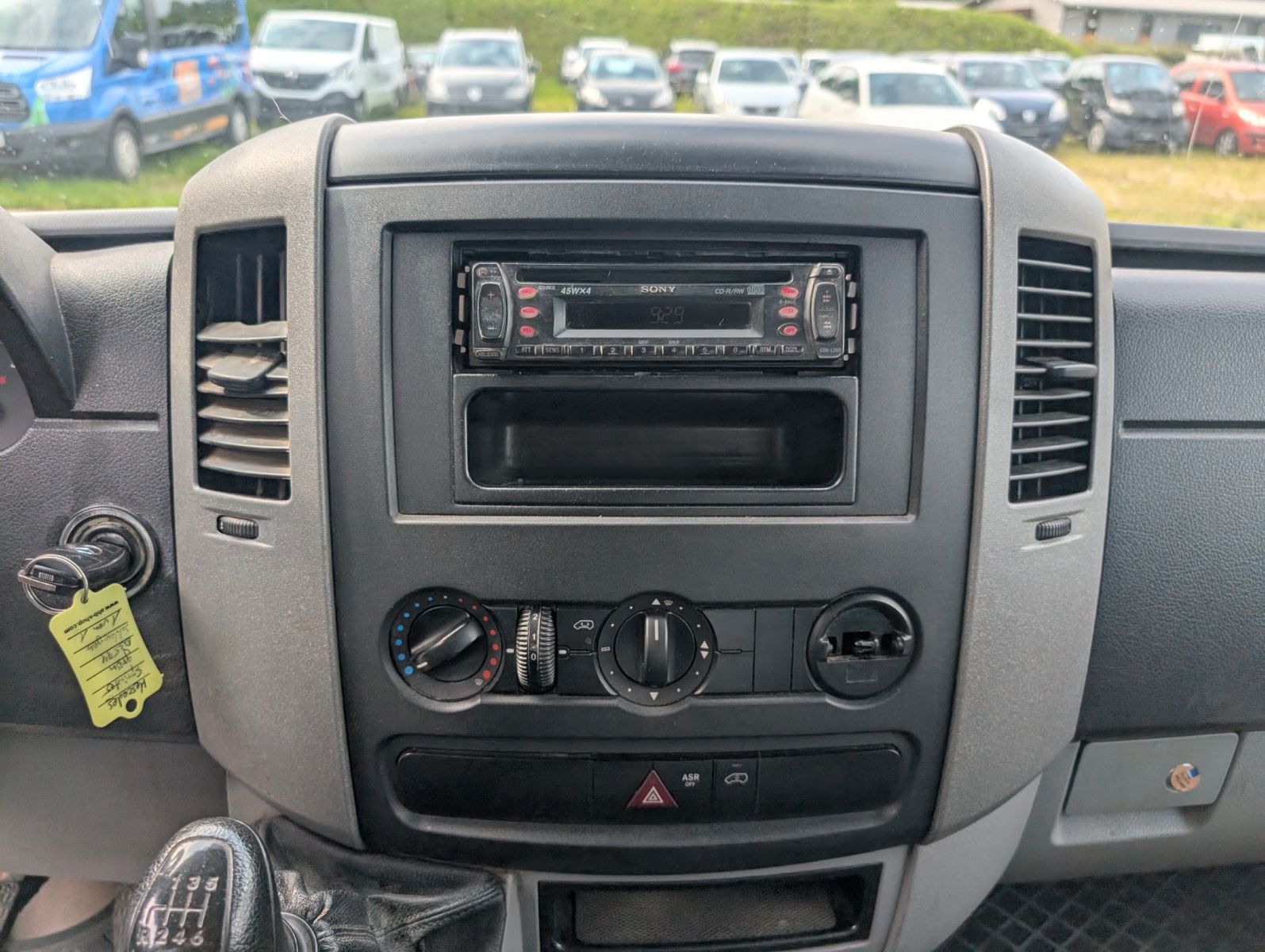 Fahrzeugabbildung Mercedes-Benz Sprinter Pritsche DoKa AHK