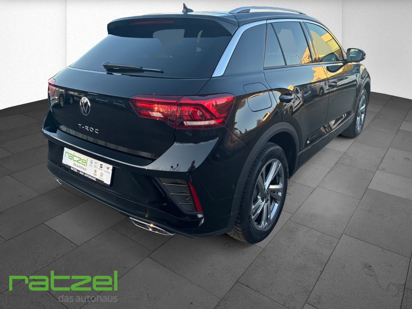 Fahrzeugabbildung Volkswagen T-Roc R-Line 1.5 TSI DSG Digitales Cockpit LED A